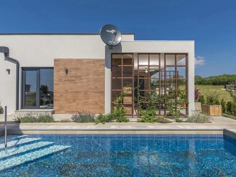 Swimming Pool, Umbrella, Outdoor Furniture, Chair, Sunlounger, Resort, Shade, Design, Patio, Kitchen & Dining Room Table
