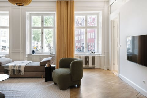 Superior Apartment, City View | Living area