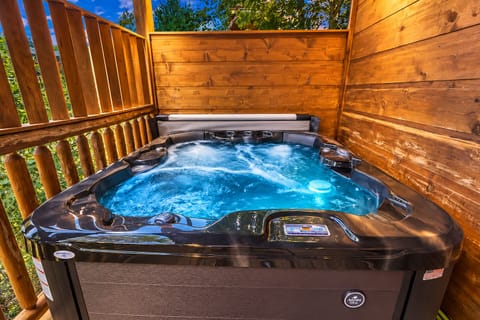 Hot Tub (Lower Deck)