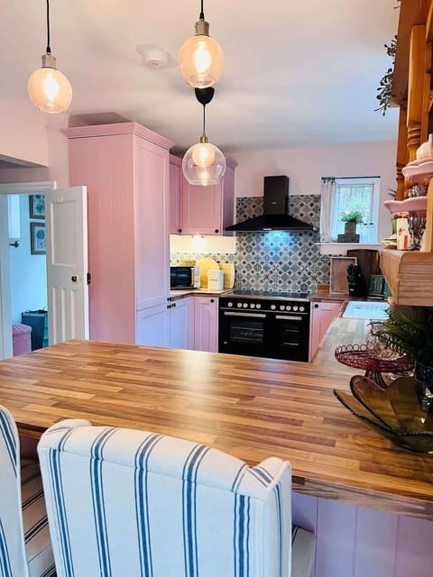 The large country kitchen is the perfect social setting for your getaway