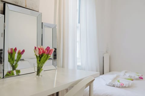 Luxury House, City View | Dining room