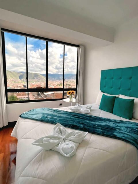 Deluxe Apartment, 3 Bedrooms | Hypo-allergenic bedding, down comforters, individually decorated