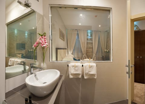 Deluxe Double or Twin Room, 1 King Bed (City view) | Bathroom | Shower, designer toiletries, hair dryer, bathrobes