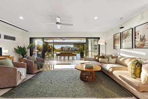 Sunshine Villa’s downstairs blends indoor & outdoor living with an open-plan kitchen, dining and living area. A cozy study nook adds functionality, while large glass doors bring in natural light & connect the spacious interior to the outdoor retreat.