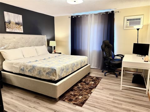 Deluxe Apartment | Free WiFi, bed sheets