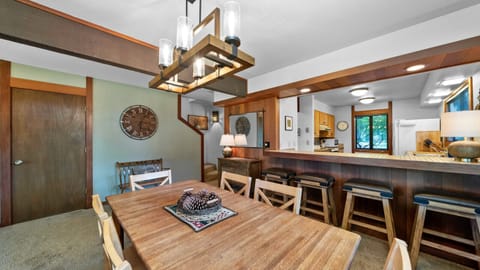 Pass through from kitchen offers the perfect breakfast bar