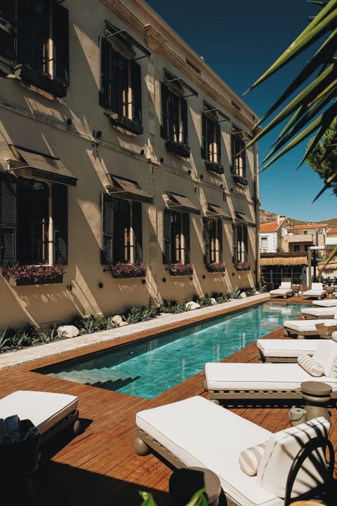 Seasonal outdoor pool