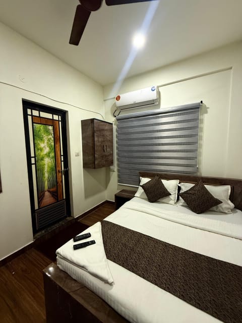 Deluxe Double Room | Desk, laptop workspace, free WiFi