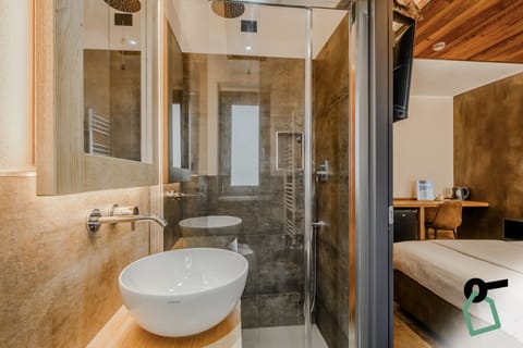 Double Room | Bathroom | Shower, hair dryer, towels, toilet paper