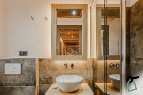 Double Room | Bathroom | Shower, hair dryer, towels, toilet paper