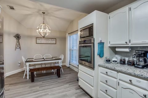 Dining, eat-in kitchen