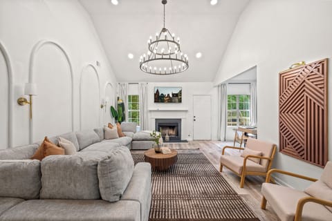 Spacious retreat with stylish decor, perfect for relaxation and gathering!