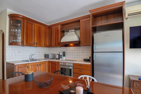 Bright open-plan living and kitchen, ideal for cooking and relaxing