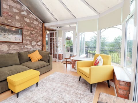 Cottage | Living area | Fireplace