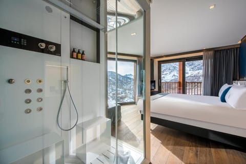 Deluxe Suite, Hot Tub, Mountain View (Sauna and Hammam) | Down comforters, in-room safe, blackout drapes, soundproofing