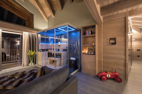 Exclusive Suite, Sauna, Mountain View (Hammam) | Bathroom | Hair dryer, bathrobes, slippers, towels