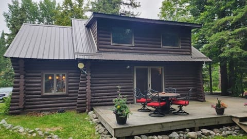 Beautiful deck with patio set.