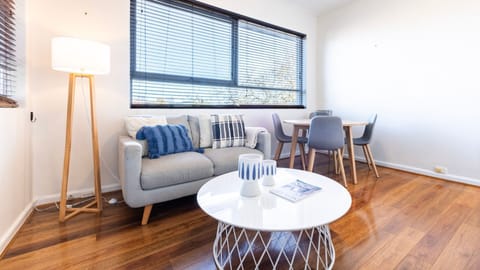 Bright Cosy Living/Dining