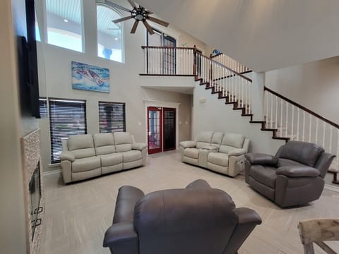 Spacious living room