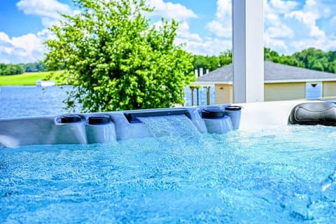 Private Spa, Lake Edition – An elevated reset with a view that feels tailor-made for slow evenings.