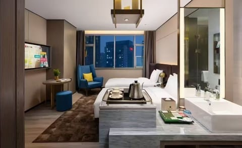 Luxury Twin Room, City View | Desk, laptop workspace, blackout drapes, soundproofing