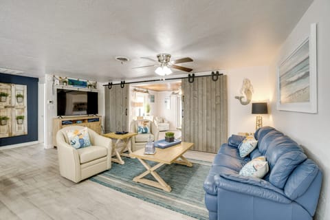 Englewood Vacation Rental | 2BR | 2BA | 1,600 Sq Ft | 1 Step Required