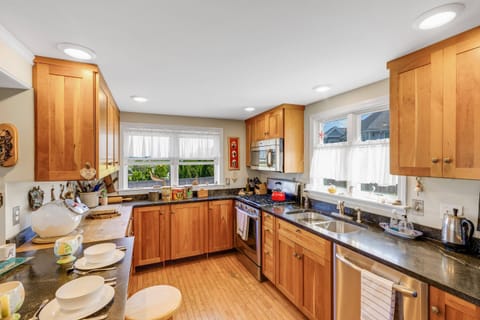 Ready to catch some waves?  Boogie boarding, body surfing or surfing - the waves at plum island await!