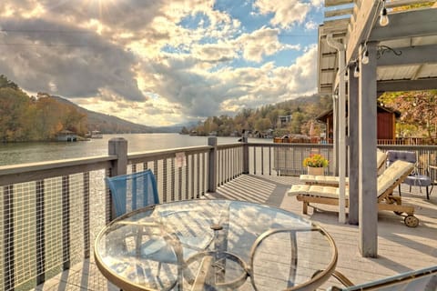 Sunshine and siestas: This sun-drenched lounge is made for lazy afternoons and happy memories.