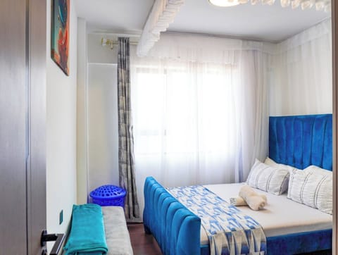 Deluxe Studio | Laptop workspace, free WiFi