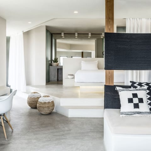 Junior Suite (Outdoor Plunge Pool) | Premium bedding, minibar, in-room safe, desk