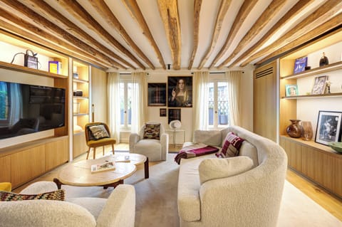 Penthouse, 2 Bedrooms, City View | Living area | 159-cm flat-screen TV with digital channels