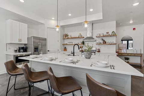 House, 4 Bedrooms | Private kitchen | Fridge, oven, coffee/tea maker, toaster