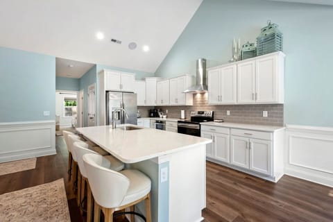 House, 4 Bedrooms | Private kitchen | Coffee/tea maker, fridge, oven, toaster