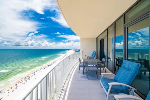 Condo, 3 Bedrooms | Property grounds