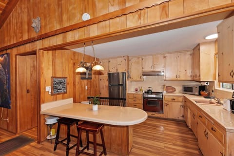 Cabin, Multiple Beds, Hot Tub, Mountain View (The Lazy Bear Cabin) | Private kitchen | Fridge, microwave, oven, stovetop