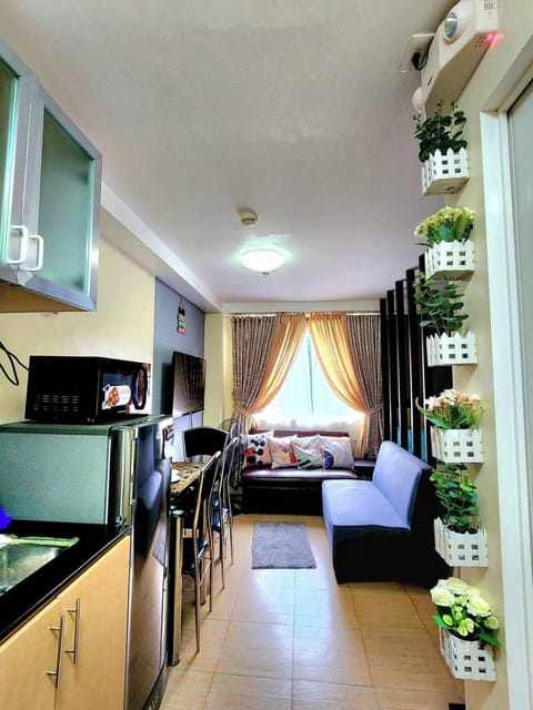 Condo, 1 Bedroom, Accessible | Living room