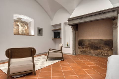 Junior Suite, Courtyard View | In-room safe, soundproofing