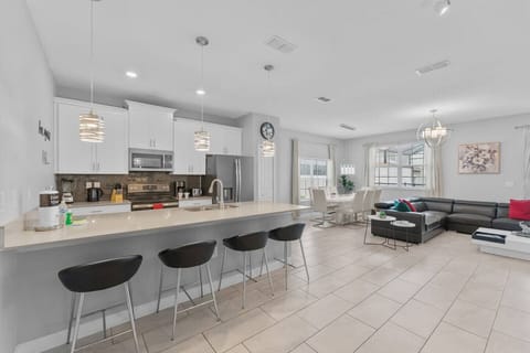 Open Area! #Disney #Parks #kingdom #springs #StoreyLake #Apartment #Vacation #Rental #waterpark #Kissimmee #Orlando #universal #citywalk