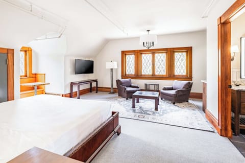 Deluxe Room (Stairs required ) | In-room safe, iron/ironing board, free WiFi