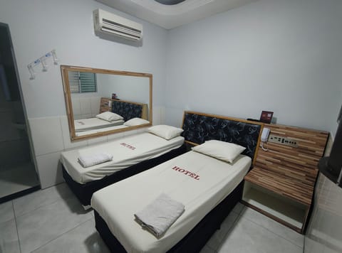 Double Room with Two Single Beds | Desk, free WiFi