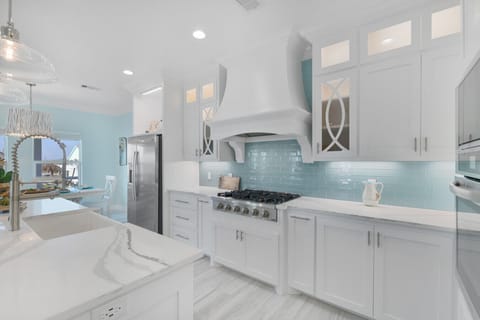 Bright coastal kitchen, fully equipped for your stay