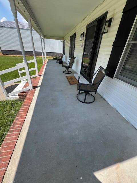 Full front patio with seating for 8 people