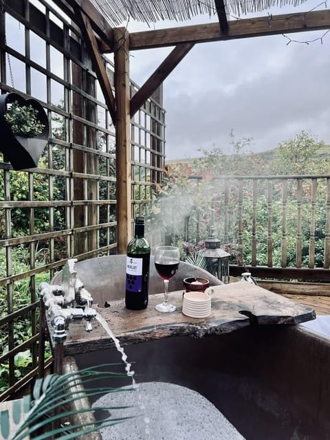 An outdoor bath is spectacular whatever the weather!
