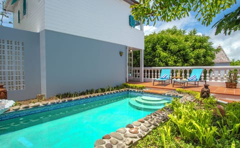 Private mini-pool