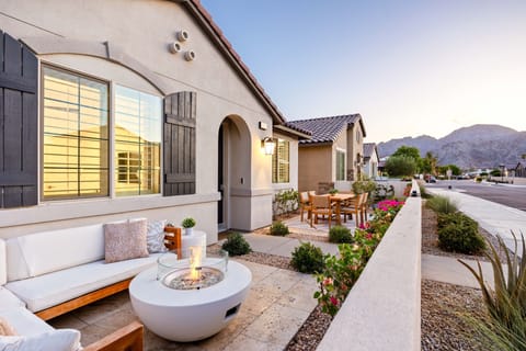 Your desert retreat with a gas fire pit ready for starlit evenings in the courtyard.
