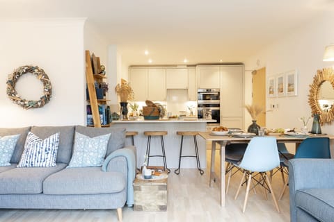 26 Waves, Watergate Bay, Cornwall, self catering with Beach Retreats.