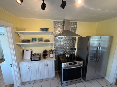 Kitchen-Main Floor (2)