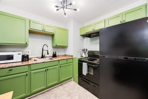 Dine-in kitchen (seats 6) includes K-cup coffee dispenser (bring your own K-cups/cream etc), mircowave, fridge, stove &amp; oven.