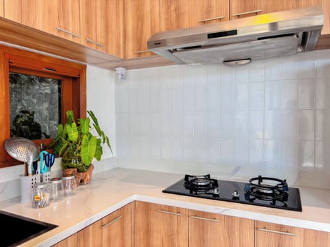 Full-size fridge, microwave, cookware/dishes/utensils