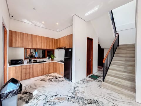 Full-size fridge, microwave, cookware/dishes/utensils